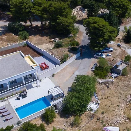 Luxury With A Swimming Pool - 19148 * Makarská