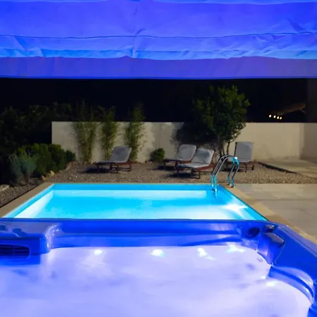Luxury With A Swimming Pool - 19148 Vila